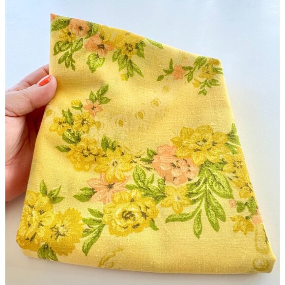 Vintage 70s pillowcase, golden yellow floral, single pillow sham, Tastemaker - Picture 8 of 8